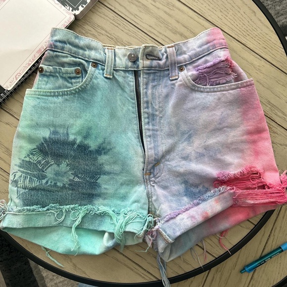 Levis shorts - Picture 3 of 4
